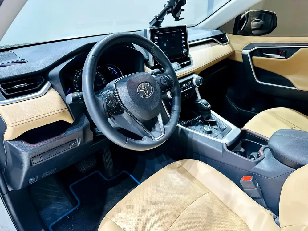Toyota RAV4/2023/VXR Hybrid/Under Warranty/Al Futtaim - Image 13