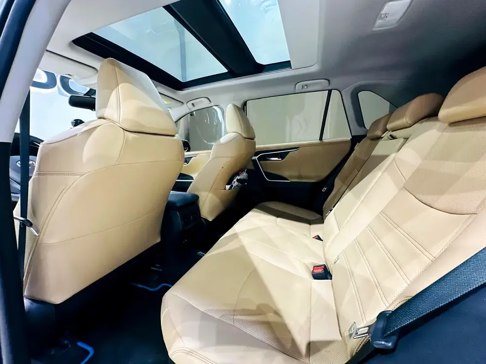 Toyota RAV4/2023/VXR Hybrid/Under Warranty/Al Futtaim - Image 14