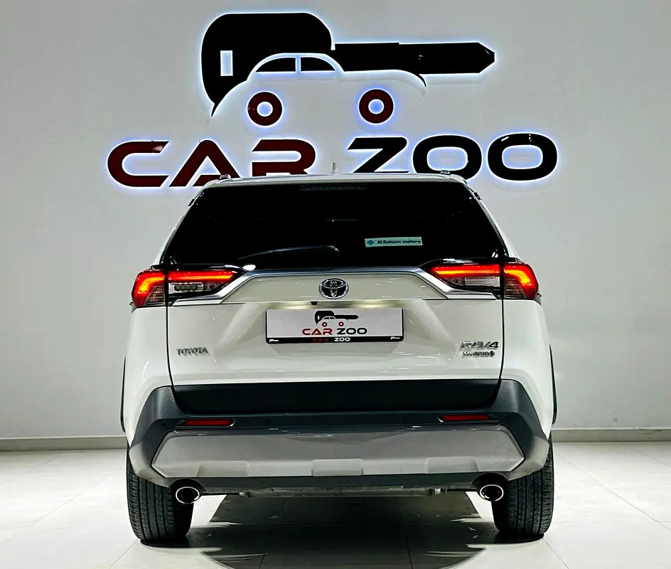Toyota RAV4/2023/VXR Hybrid/Under Warranty/Al Futtaim - Image 4