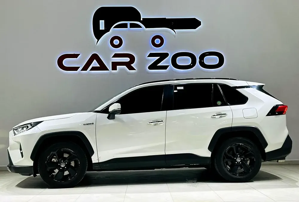 Toyota RAV4/2023/VXR Hybrid/Under Warranty/Al Futtaim - Image 6