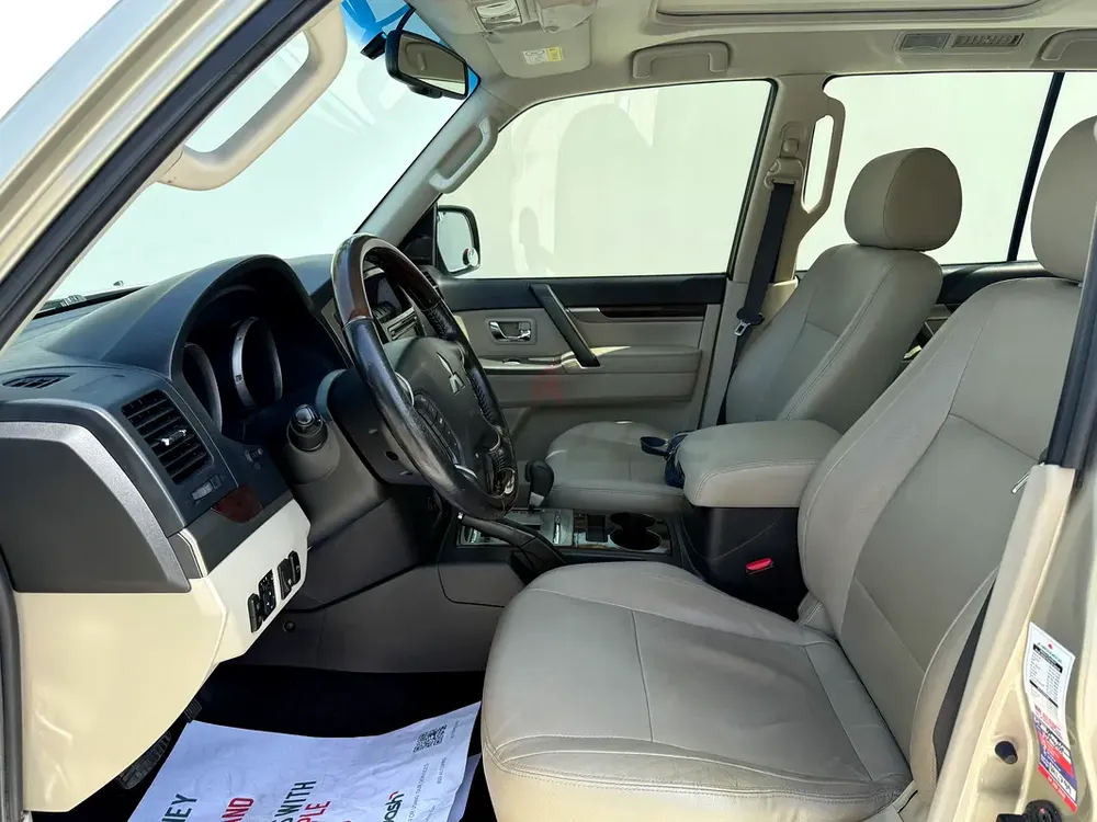 2016 Mitsubishi pajero GLS Top spec 3.8 Expat owner with full Service records exceptional condition - Image 10