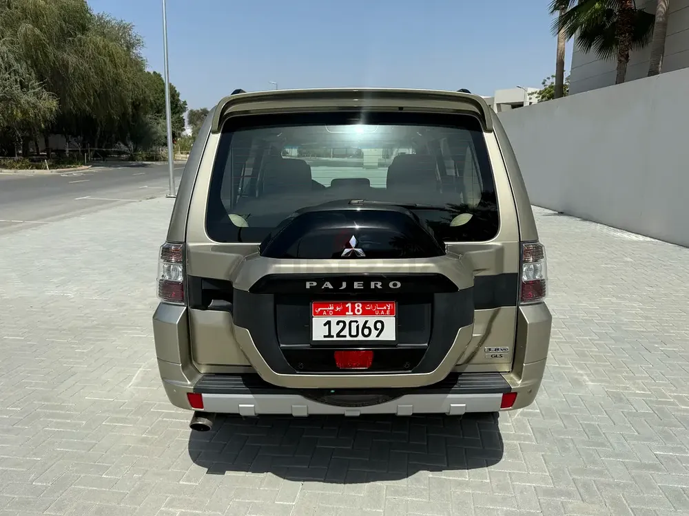 2016 Mitsubishi pajero GLS Top spec 3.8 Expat owner with full Service records exceptional condition - Image 5