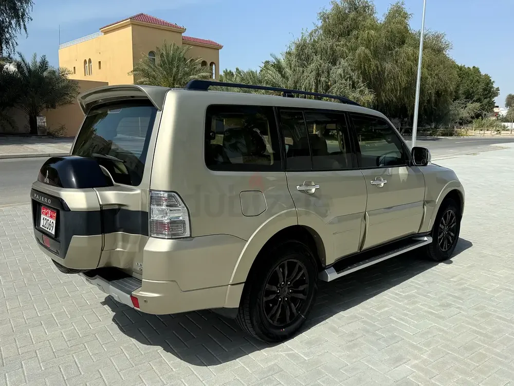 2016 Mitsubishi pajero GLS Top spec 3.8 Expat owner with full Service records exceptional condition - Image 6