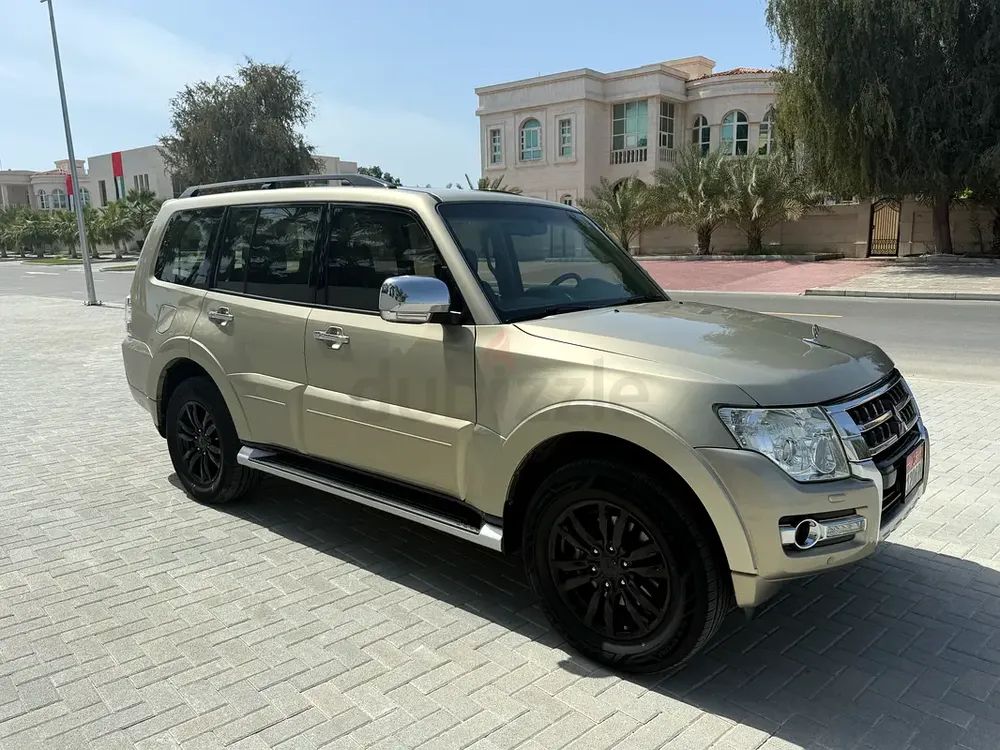 2016 Mitsubishi pajero GLS Top spec 3.8 Expat owner with full Service records exceptional condition - Image 8