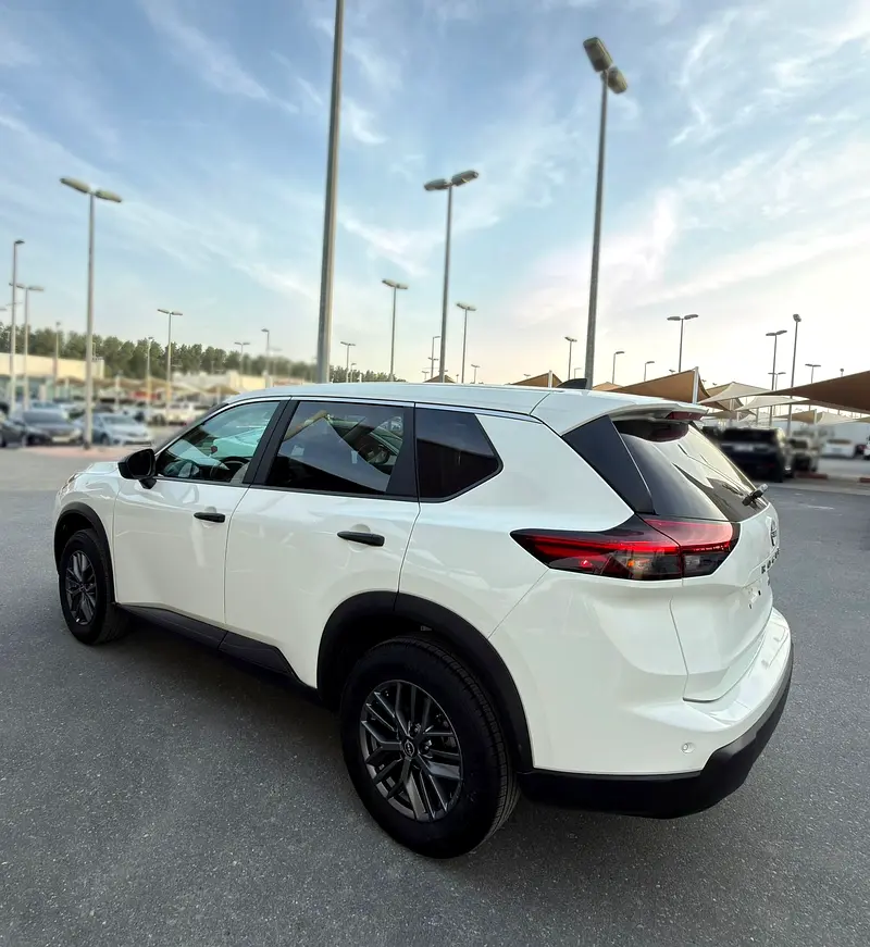 2025 NISSAN ROGUE S | 1150 AED/ MONTH | LOW MILEAGE | PERFECT CONDITION - Image 4