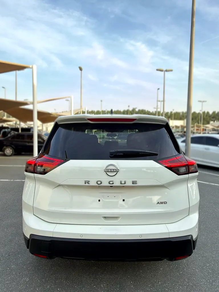 2025 NISSAN ROGUE S | 1150 AED/ MONTH | LOW MILEAGE | PERFECT CONDITION - Image 5