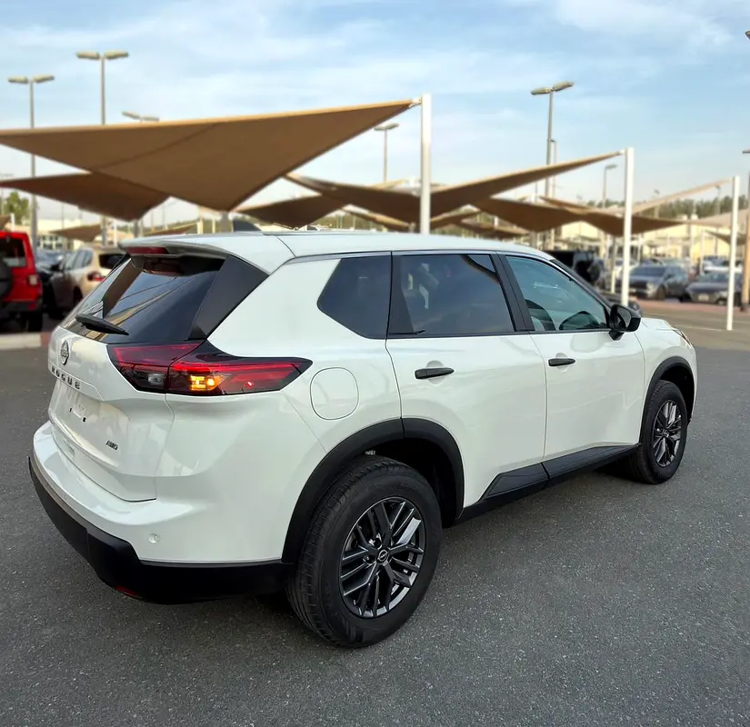 2025 NISSAN ROGUE S | 1150 AED/ MONTH | LOW MILEAGE | PERFECT CONDITION - Image 6