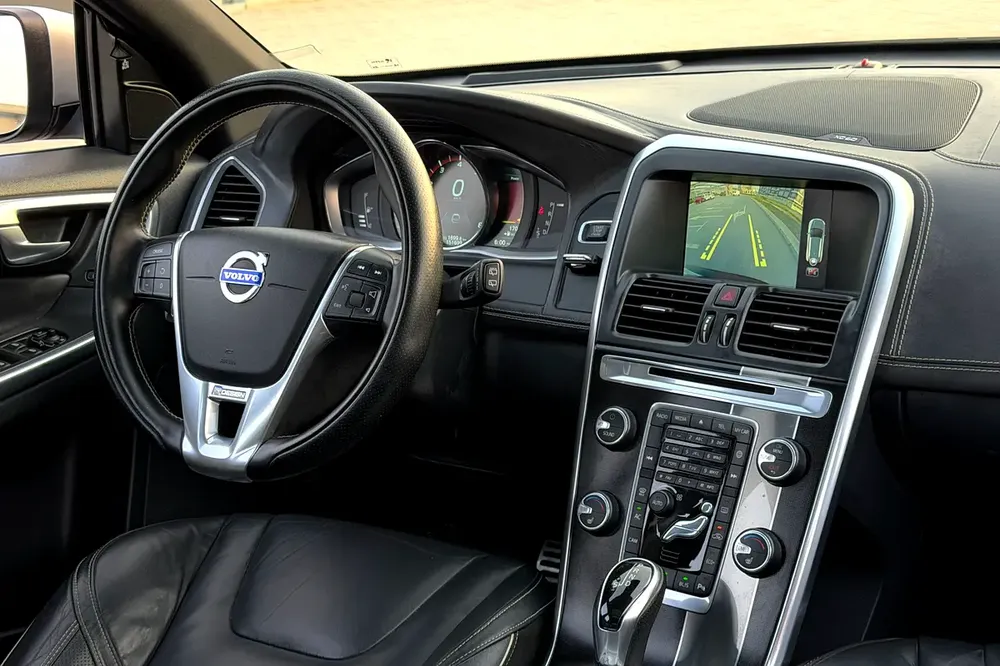 Volvo Service History / Accident Free / 2 Keys | Volvo XC60 T5 R-Design 2014 GCC Specification - Image 16