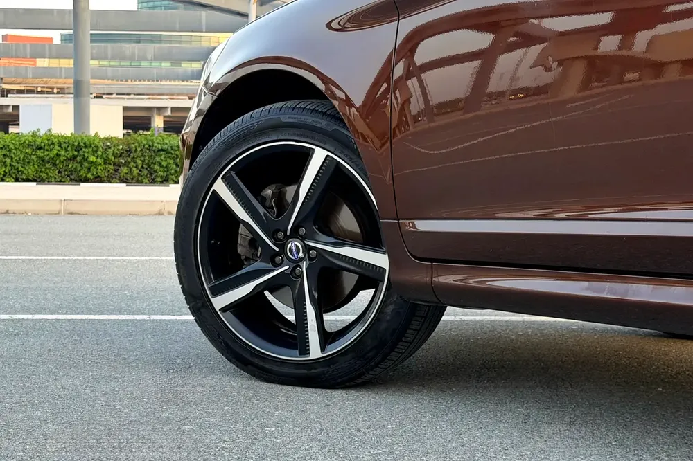 Volvo Service History / Accident Free / 2 Keys | Volvo XC60 T5 R-Design 2014 GCC Specification - Image 7