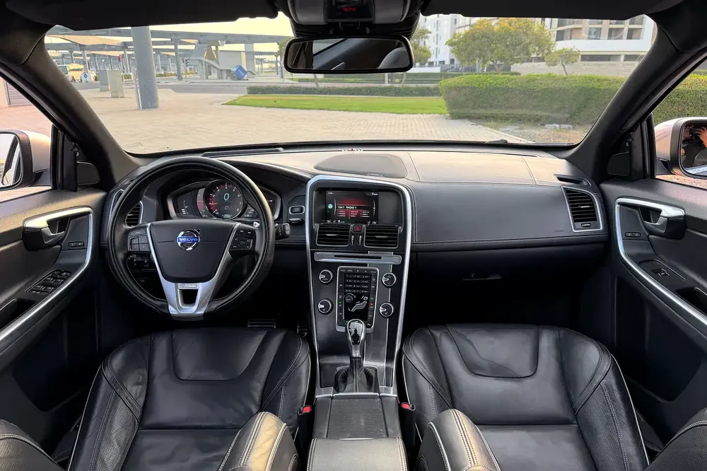 Volvo Service History / Accident Free / 2 Keys | Volvo XC60 T5 R-Design 2014 GCC Specification - Image 8
