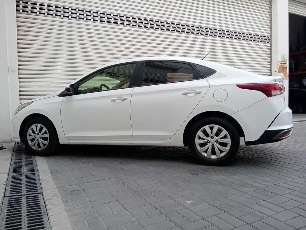 Hyundai accent 2022 1.6 gcc accident free single owner - Image 12