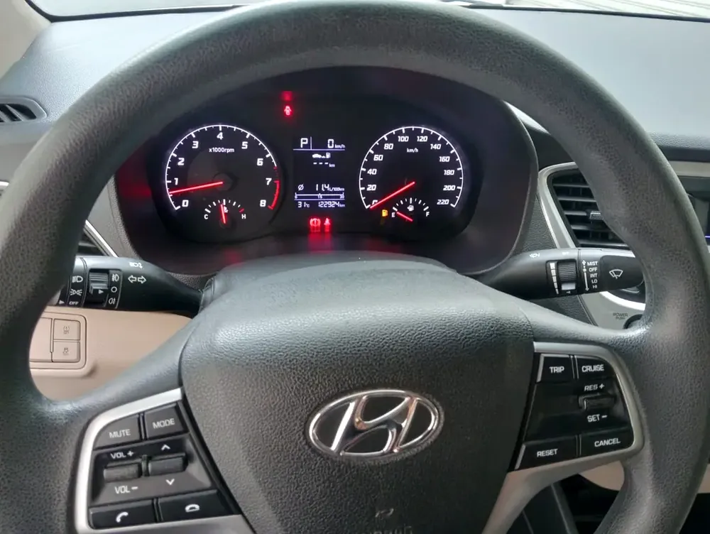 Hyundai accent 2022 1.6 gcc accident free single owner - Image 5