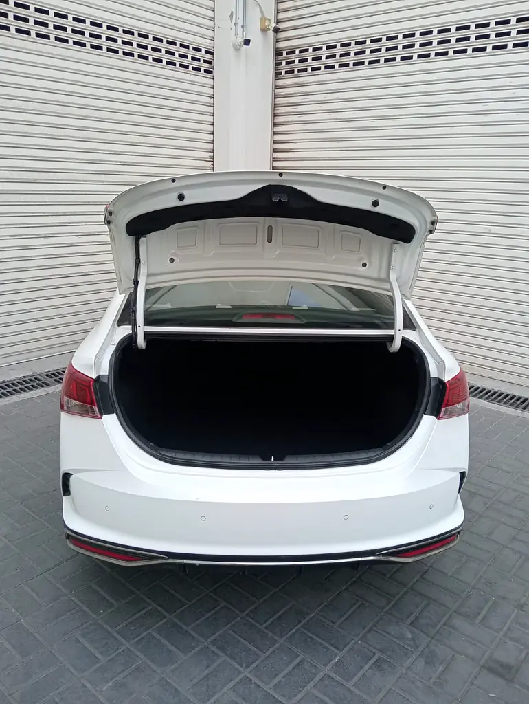 Hyundai accent 2022 1.6 gcc accident free single owner - Image 8