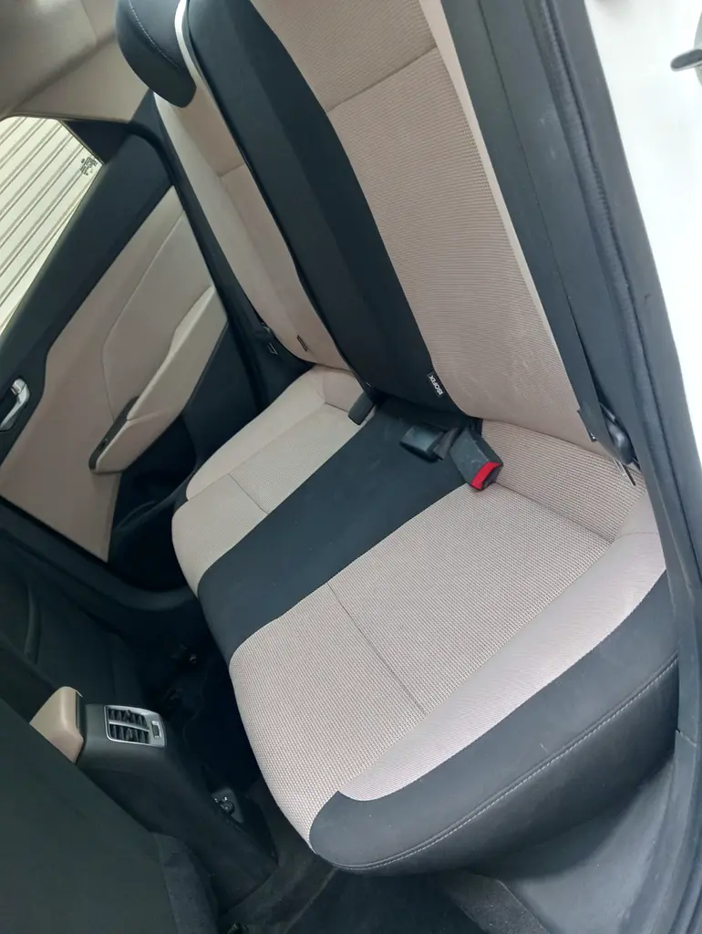 Hyundai accent 2022 1.6 gcc accident free single owner - Image 9