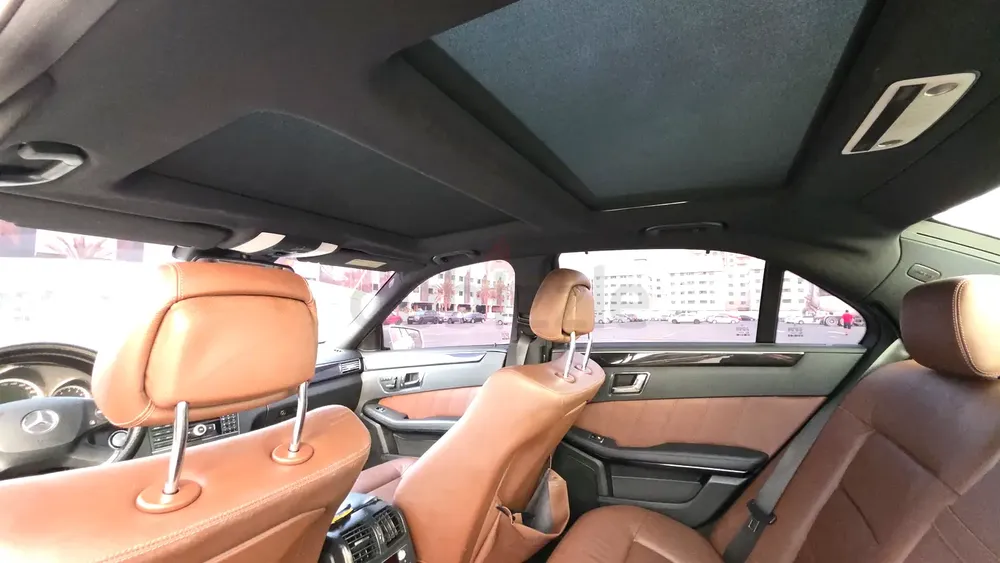 Mercedes E 500 AMG Full Option Model 2010 GCC Specs Well Maintained - Image 11