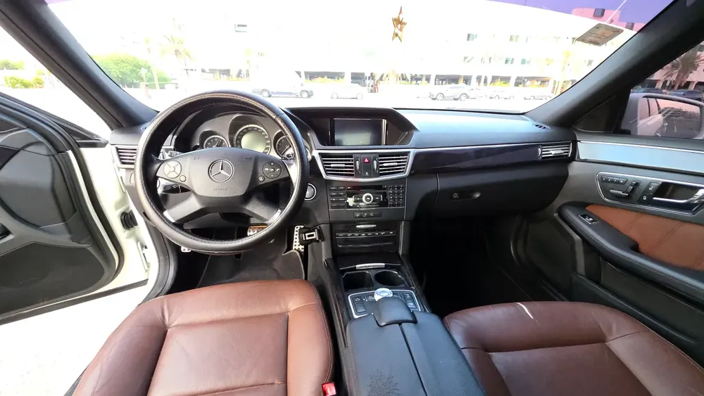 Mercedes E 500 AMG Full Option Model 2010 GCC Specs Well Maintained - Image 12