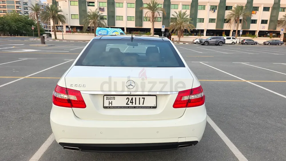 Mercedes E 500 AMG Full Option Model 2010 GCC Specs Well Maintained - Image 17