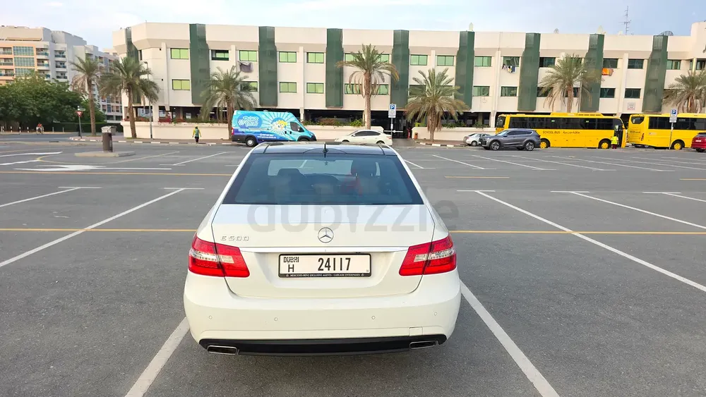 Mercedes E 500 AMG Full Option Model 2010 GCC Specs Well Maintained - Image 6