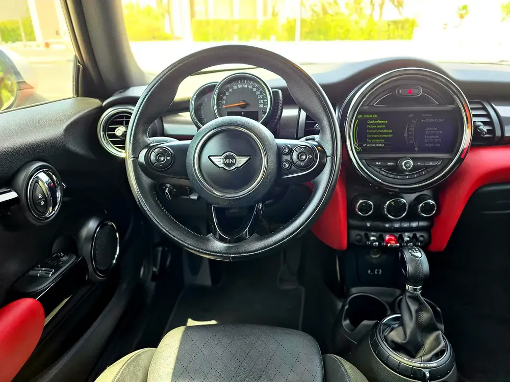 2015 MINI Cooper | GCC Specs | Excellent Condition | Well Maintained - Image 11