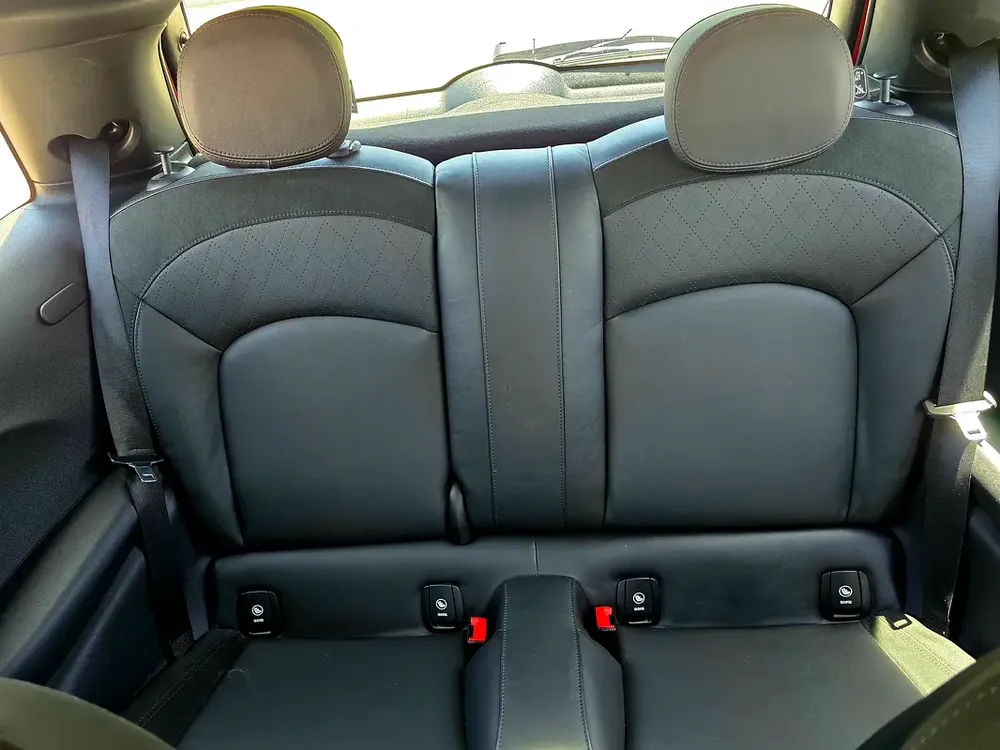 2015 MINI Cooper | GCC Specs | Excellent Condition | Well Maintained - Image 12