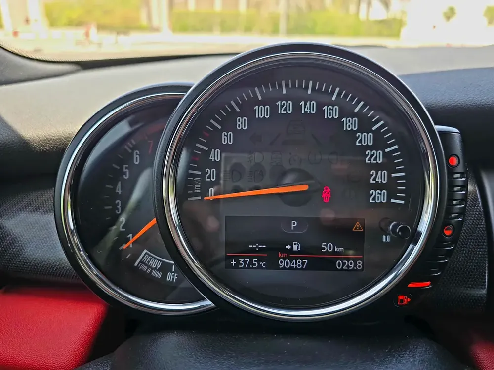 2015 MINI Cooper | GCC Specs | Excellent Condition | Well Maintained - Image 13
