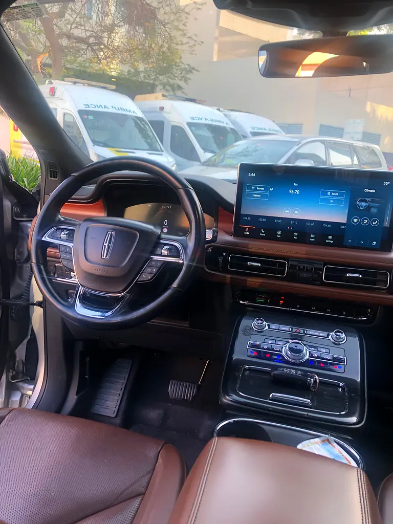 Lincoln Nautilus 2023 | Excellent Condition | Luxury SUV - Image 13