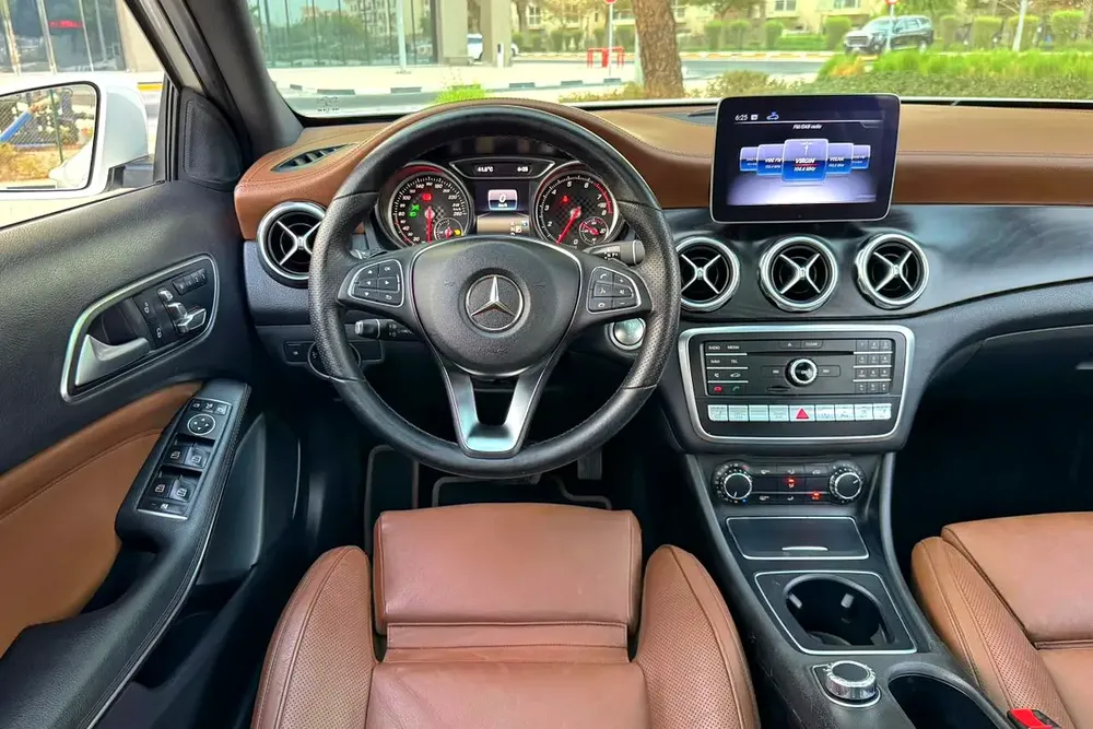 Mercedes-Benz GLA250 4Matic 2020 / 2.0L - 4 Cylinder Turbo / Single Owner / 2 Keys / GCC Spec - Image 11