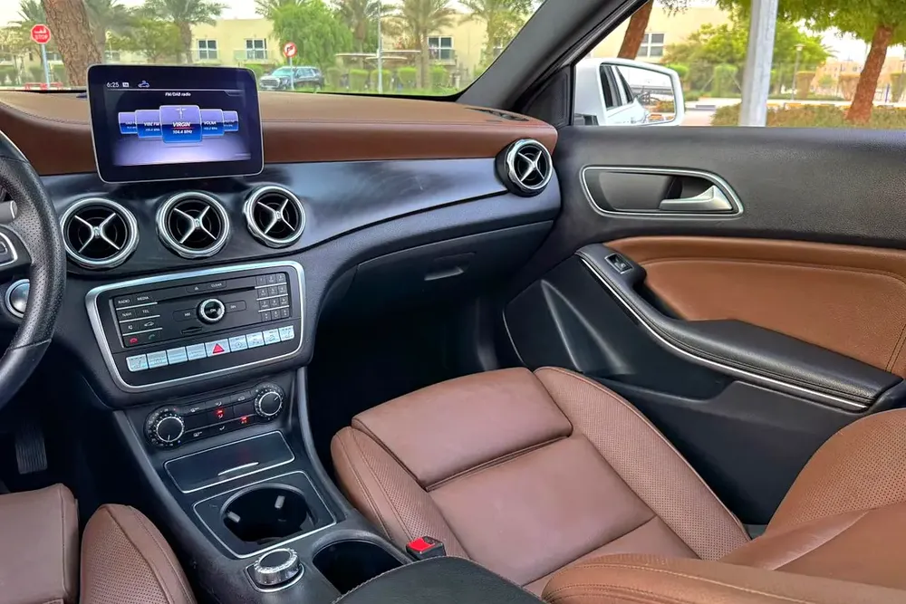 Mercedes-Benz GLA250 4Matic 2020 / 2.0L - 4 Cylinder Turbo / Single Owner / 2 Keys / GCC Spec - Image 12