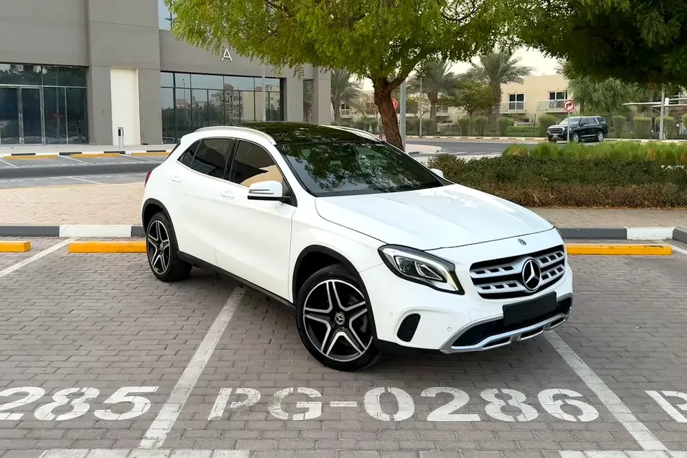 Mercedes-Benz GLA250 4Matic 2020 / 2.0L - 4 Cylinder Turbo / Single Owner / 2 Keys / GCC Spec - Image 4