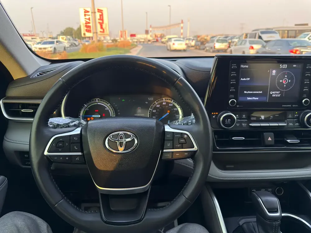 2022 Toyota Highlander XLE hybrid - Image 11
