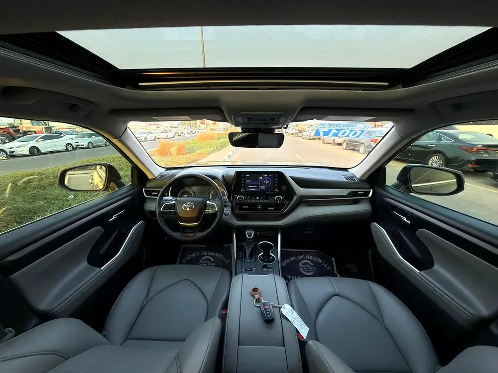 2022 Toyota Highlander XLE hybrid - Image 14