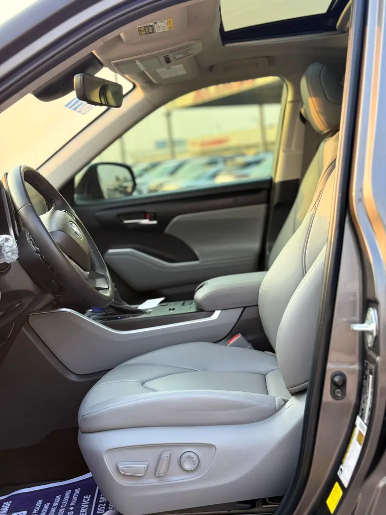 2022 Toyota Highlander XLE hybrid - Image 15