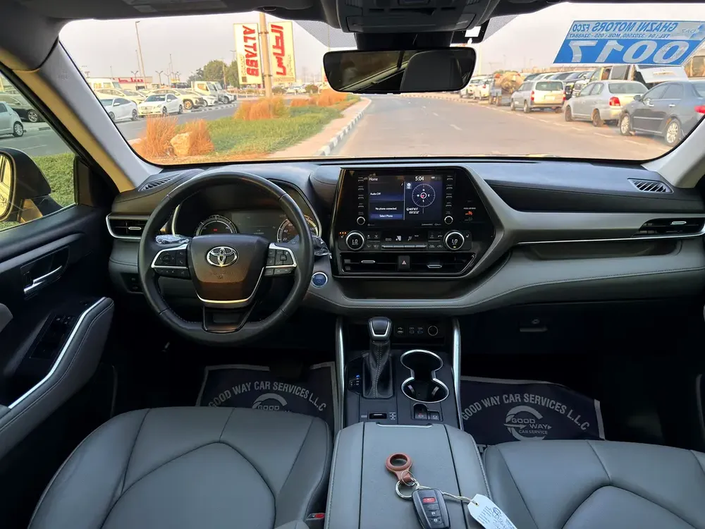 2022 Toyota Highlander XLE hybrid - Image 16