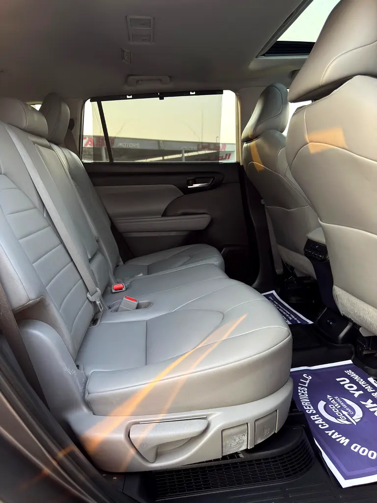 2022 Toyota Highlander XLE hybrid - Image 17