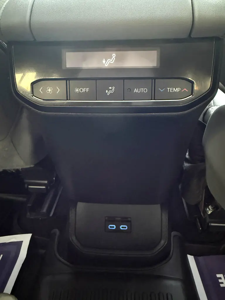 2022 Toyota Highlander XLE hybrid - Image 19