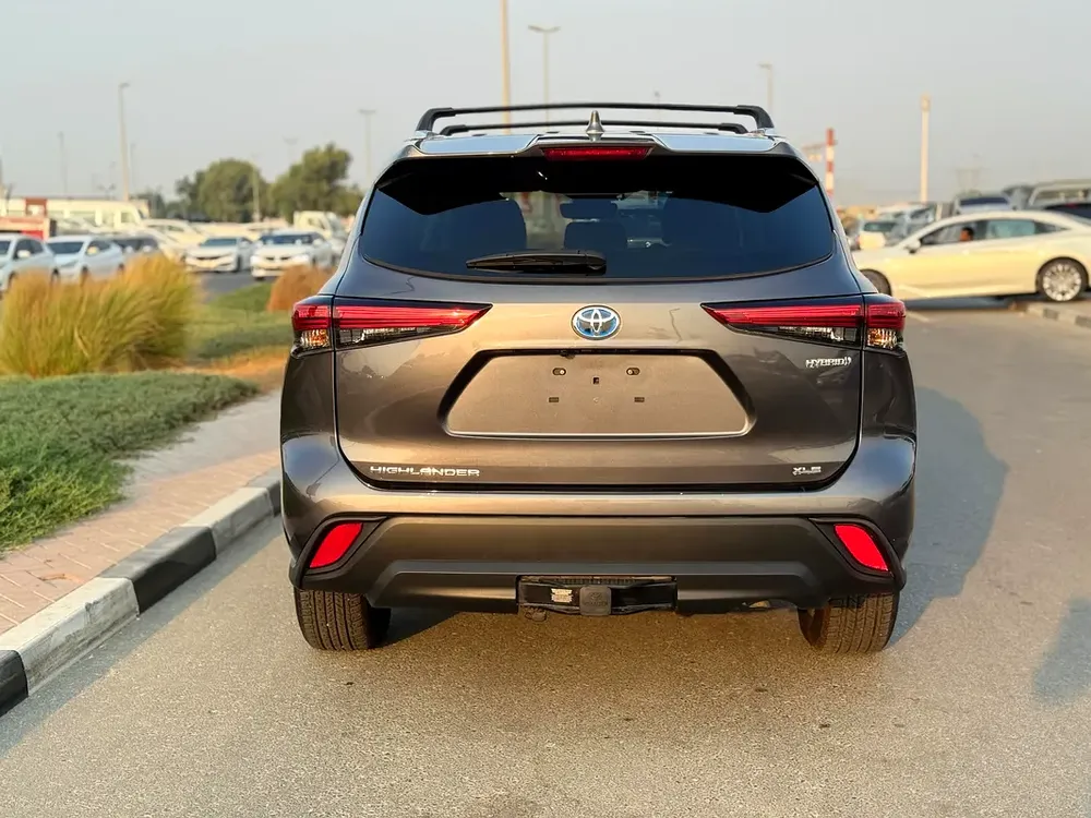 2022 Toyota Highlander XLE hybrid - Image 5