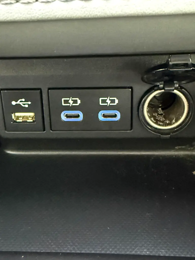 2022 Toyota Highlander XLE hybrid - Image 9