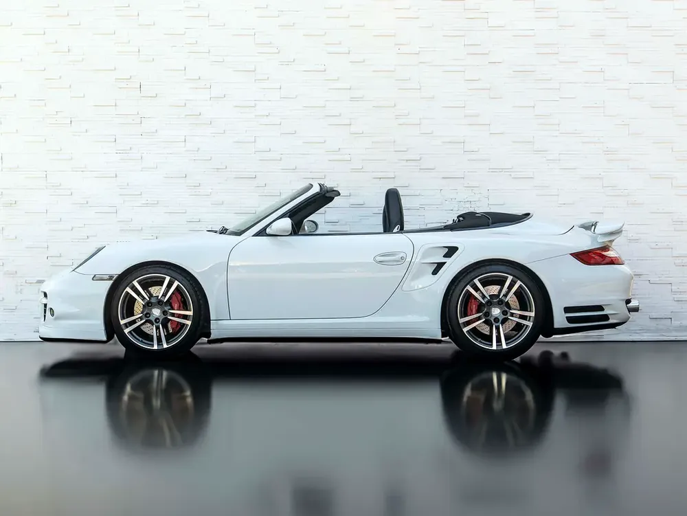 PORSCHE 911 TURBO CABRIOLET | GCC SPEC | FULL AGENCY SERVICE HISTORY - Image 8