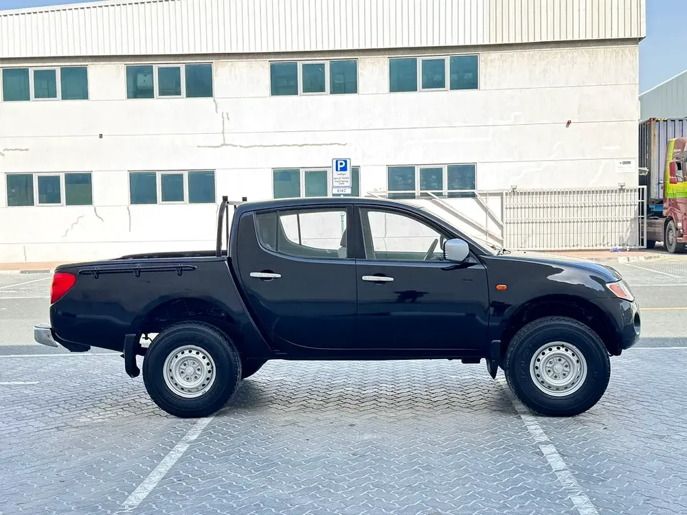 4×4 - Diesel - GCC - Double Cabin - Image 5