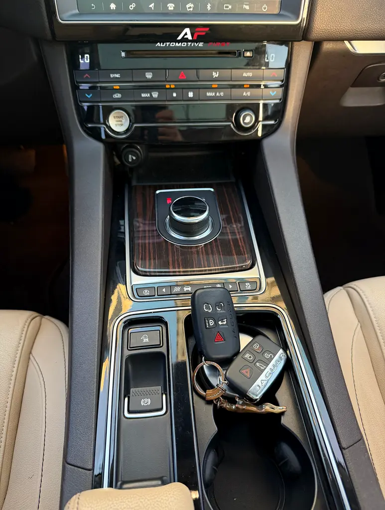 2018 Jaguar F-Pace 25T | Stunning Condition | GCC Specs - Image 11