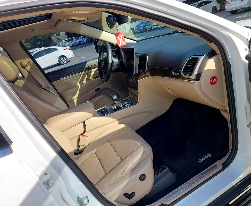 Fully Loaded .GCC Specs . Excellent Condition - Image 9