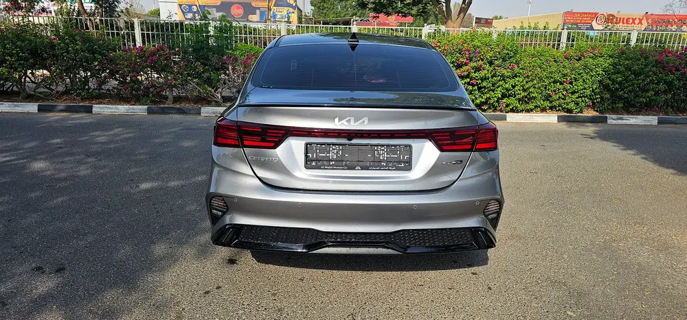 KIA CERATO GT LINE FULL 0PTION MODEL 2024 G.C.C KM 29000 ONLY F.S.H ACCIDENT FREE - Image 15