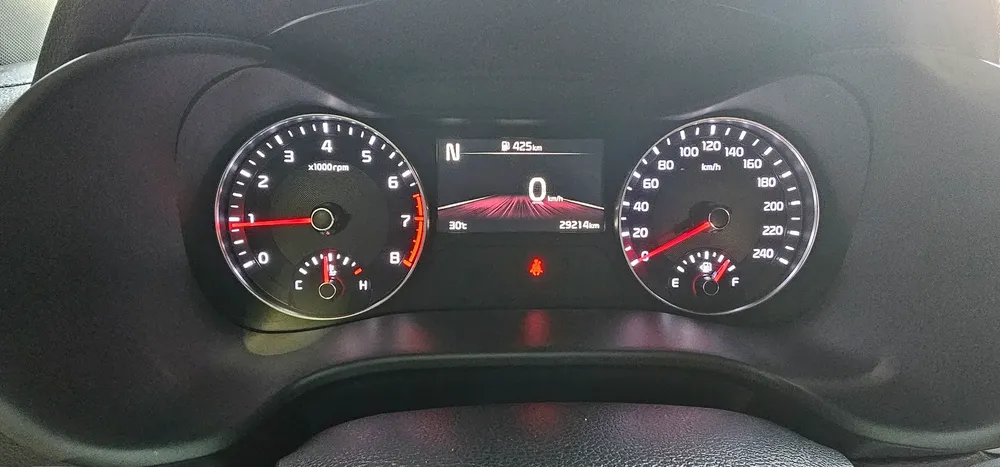 KIA CERATO GT LINE FULL 0PTION MODEL 2024 G.C.C KM 29000 ONLY F.S.H ACCIDENT FREE - Image 7