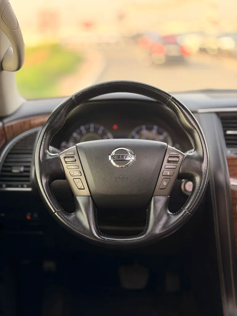 2020 Nissan Armada SE  -  Ready to Drive - FULL OPTION WITH SUNROOF - Image 8