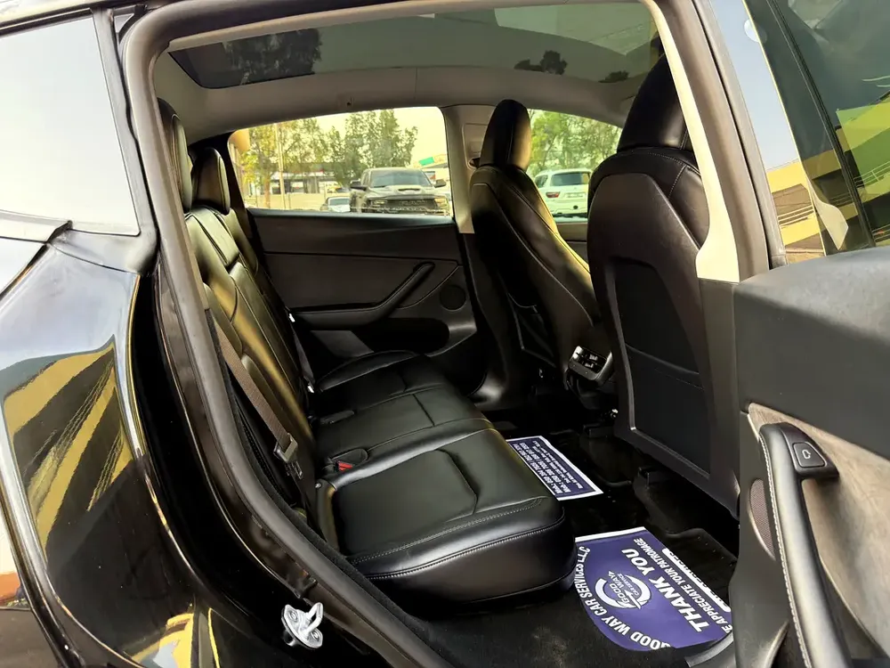 2024 TESLA Y DUAL MOTOR AUTO PILOT LONG RANGE 360 CAMERAS CANADA SPEC - Image 8