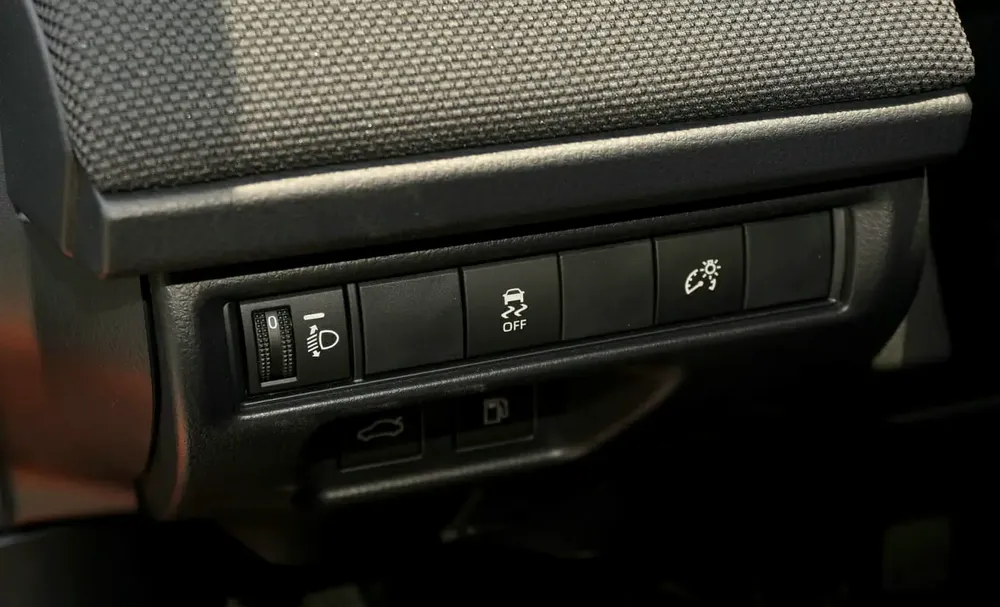 2026 TOYOTA CAMRY LE 2.5L PETROL - GCC - Image 11