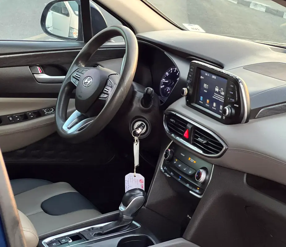 2019 Hyundai Santa Fe – 2.4L V4 – Mid Option – Leather Seats – Rear Camera** - Image 11