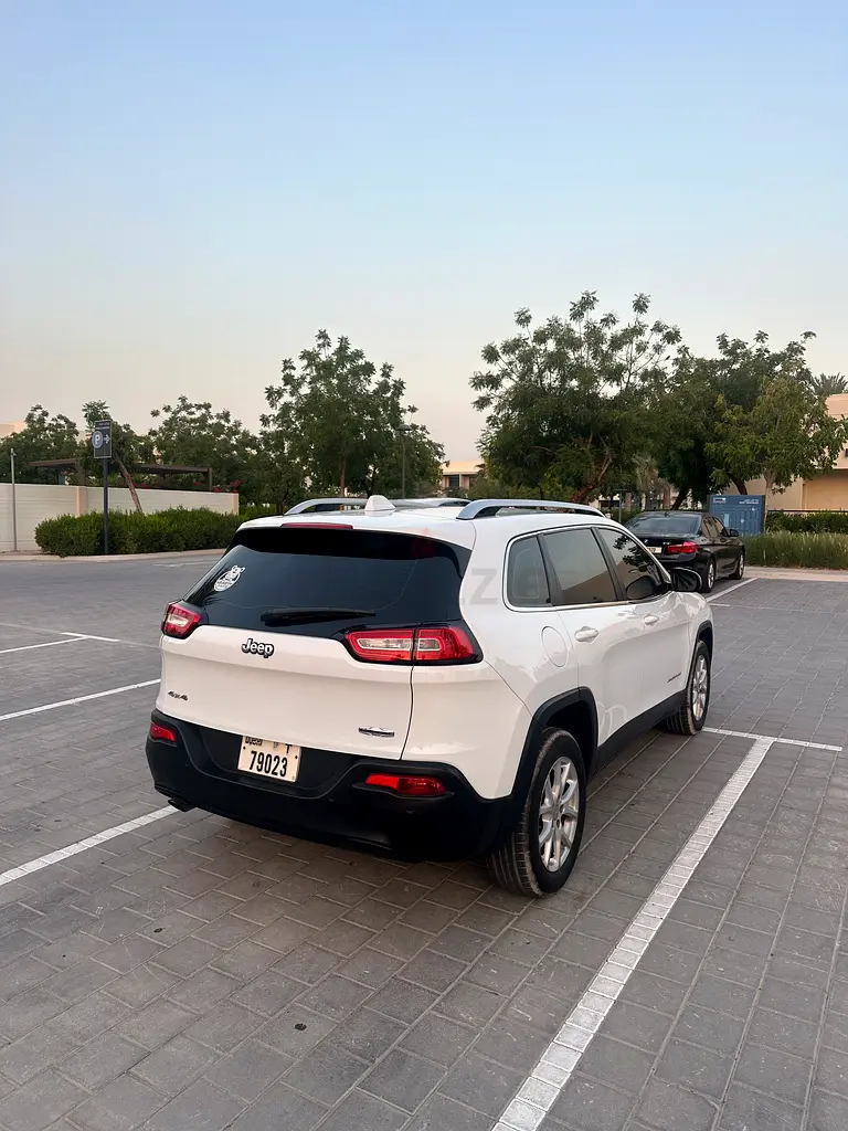 Jeep Cherokee Longitude 2016 GCC Specs - Image 5