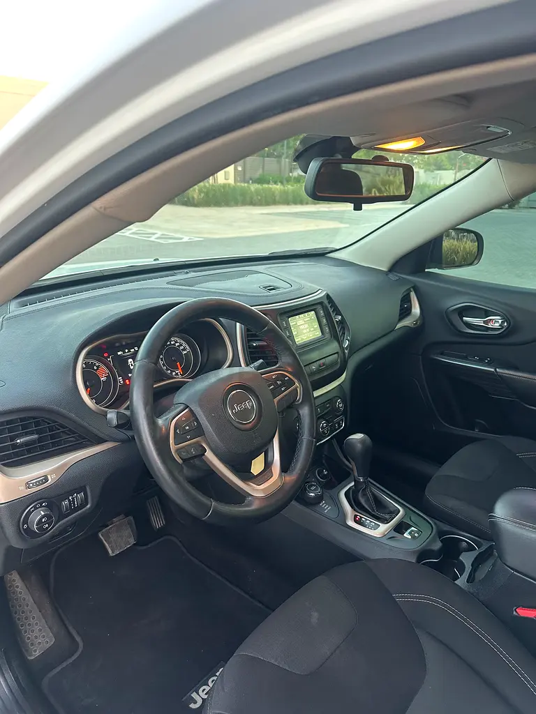 Jeep Cherokee Longitude 2016 GCC Specs - Image 6