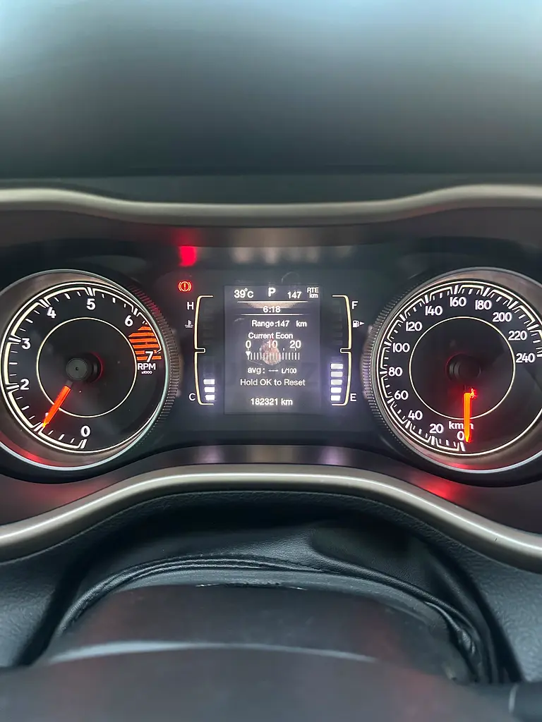 Jeep Cherokee Longitude 2016 GCC Specs - Image 8